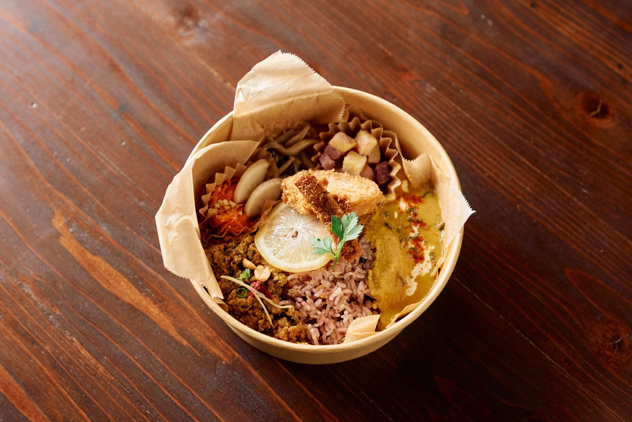 自然の風景と野草塩のイメージ